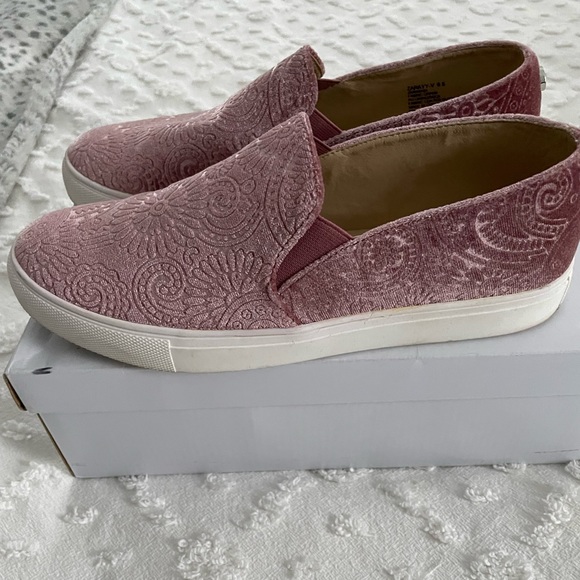 Steve Madden ZaraYY-V blush velvet slip on’s size 8.5 in box. - Picture 3 of 6